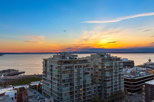 Building Photo - Gallery Penthouse Condo ~ Belltown