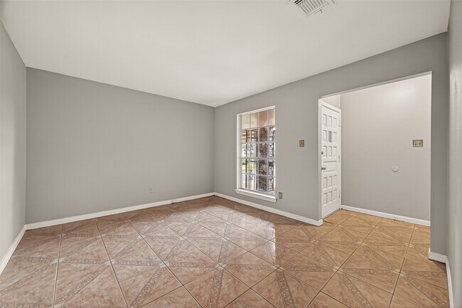 Building Photo - 10607 Bainbridge St