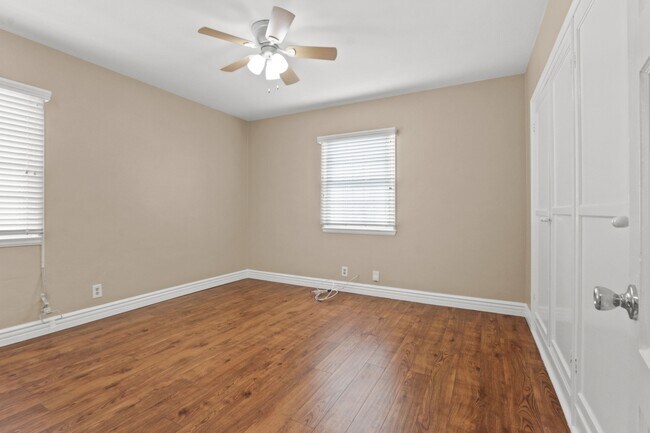 Building Photo - 1525 S Beverly Dr