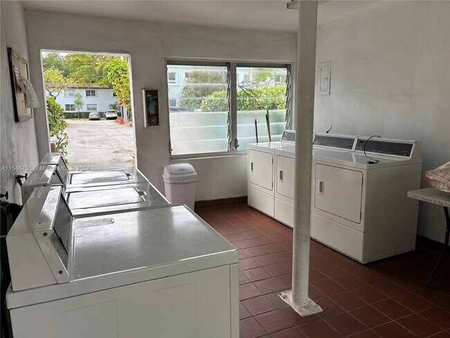 Building Photo - 5601 SW 78th St