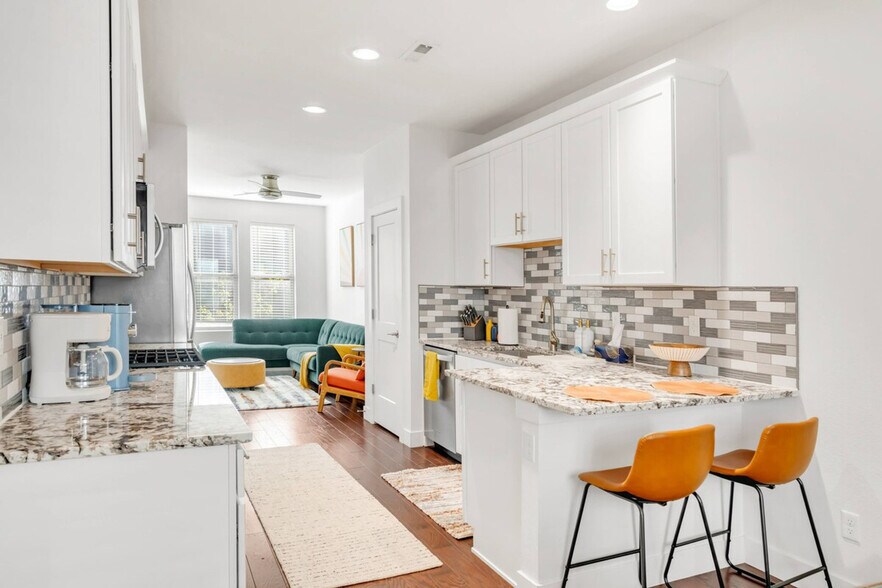 Building Photo - 1282 W 11th Ave