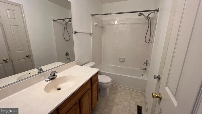 Building Photo - 822 W Boxborough Dr