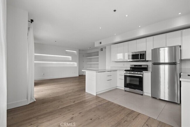 Building Photo - 8811 Burton Way