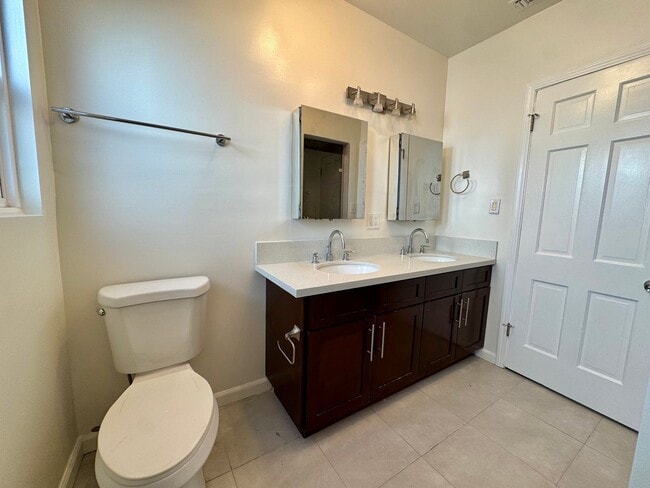 Building Photo - Stunning 3-bedroom, 2-bathroom home in Leimert Park area