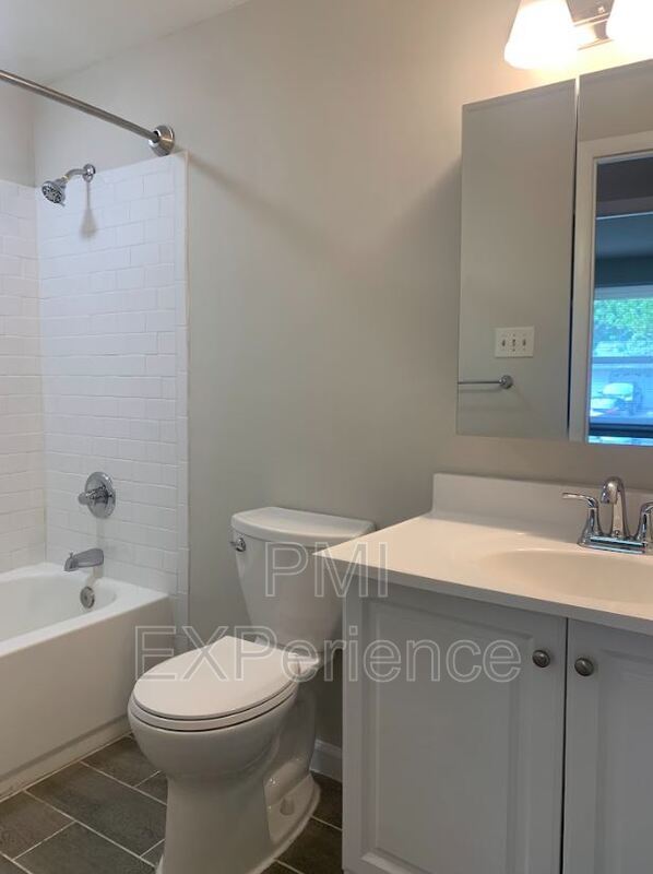 Building Photo - 5600 Daniel Cir