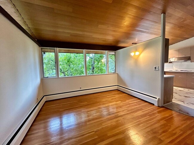 Building Photo - Beautiful SW Boulder MCM Home with Mountai...