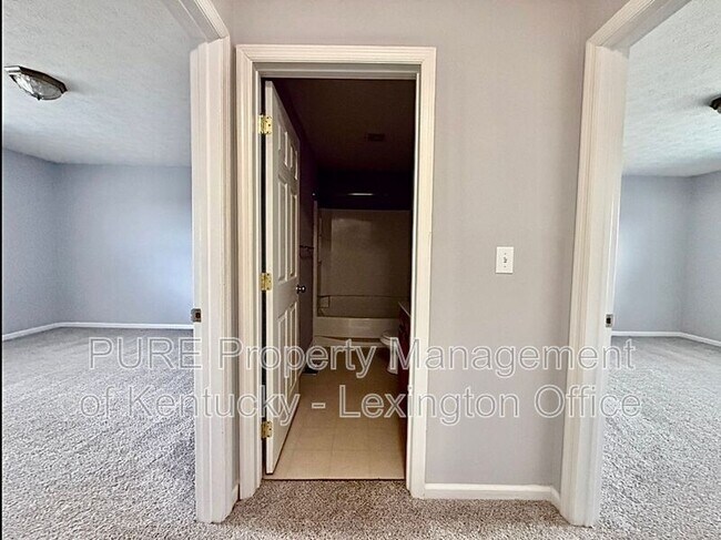 Building Photo - 520 Tomahawk Dr