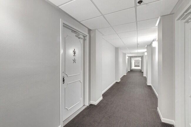 Building Photo - 3215 S Ocean Blvd