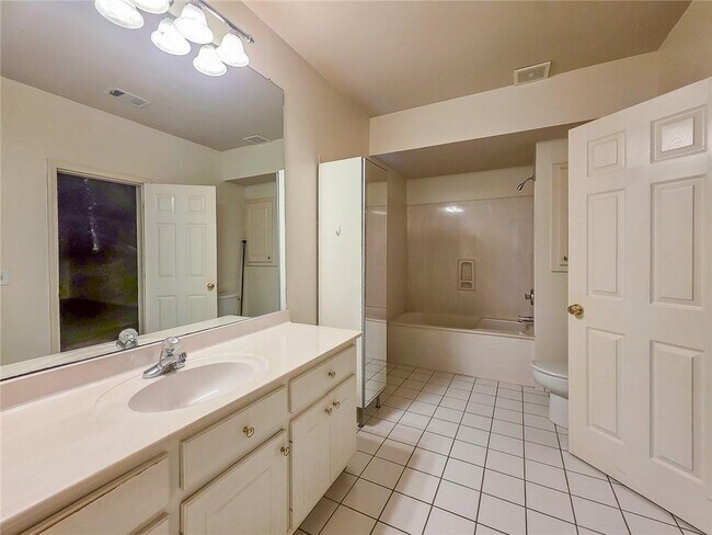 Building Photo - 2502 Oak Hill Overlook