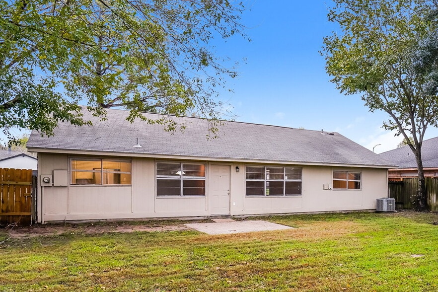 Building Photo - 20115 Woodhall Ln