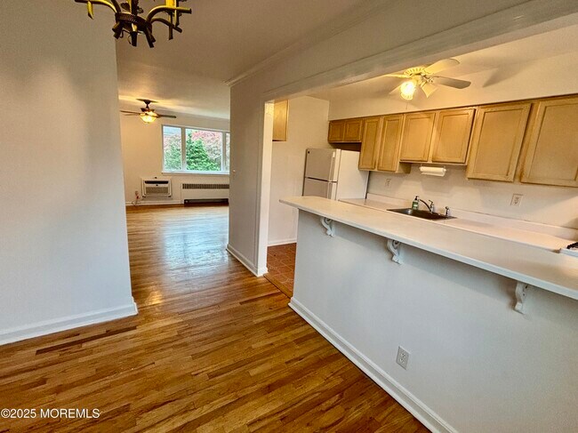 Building Photo - 283 Spring St