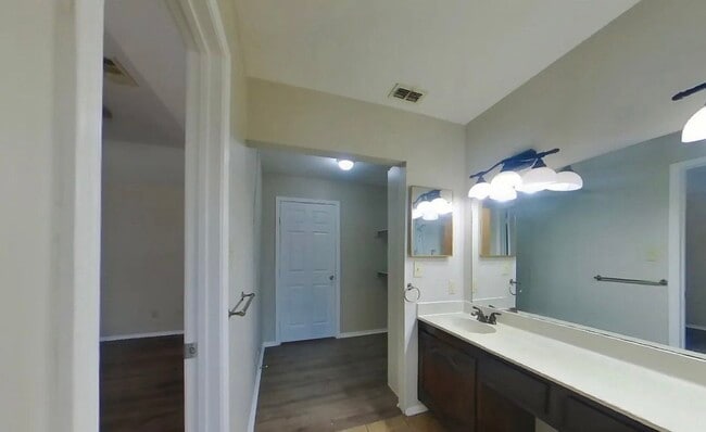 Building Photo - Special 3 bedroom in Lewisville