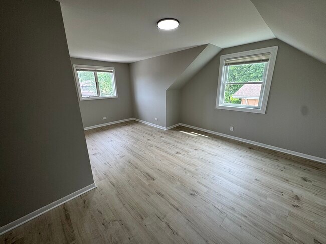 Building Photo - 16439 Cottage Grove Ave