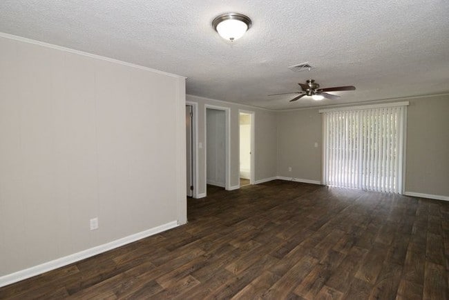 Building Photo - 1602 Apple Valley Dr