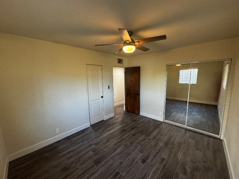 Building Photo - 1620 E Rancho Dr