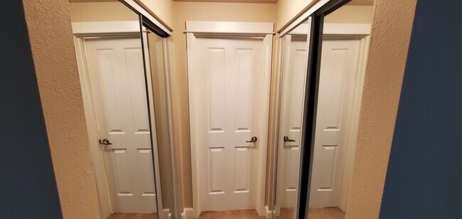 Building Photo - Spacious 2 Bed 1.5 Bath In Old Town Issaquah!