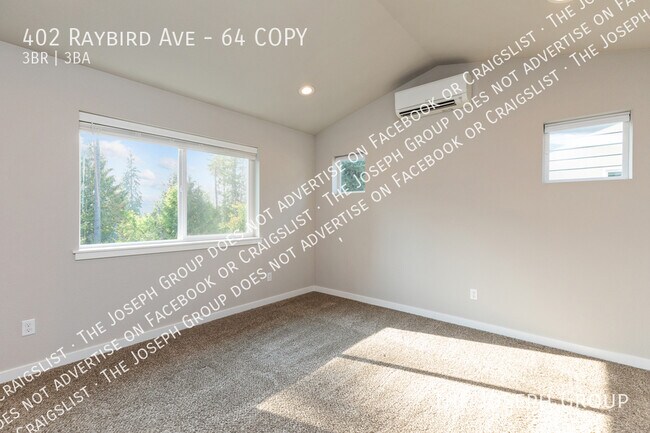 Building Photo - 402 Raybird Ave