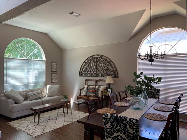 Building Photo - 1380 Napa Dr