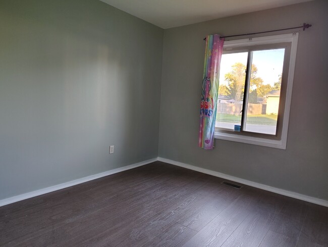 Building Photo - 434 Kenyon Ave