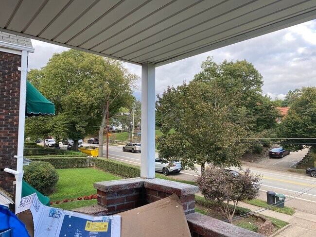 Building Photo - 2526 Beechwood Blvd
