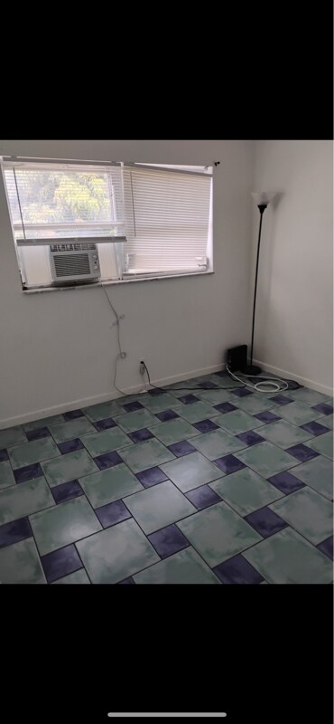 Building Photo - 702 N L St