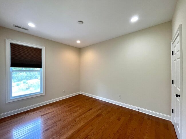 Building Photo - Large 5-bedroom house in Lake Hogan Farm near Chapel Hill schools!