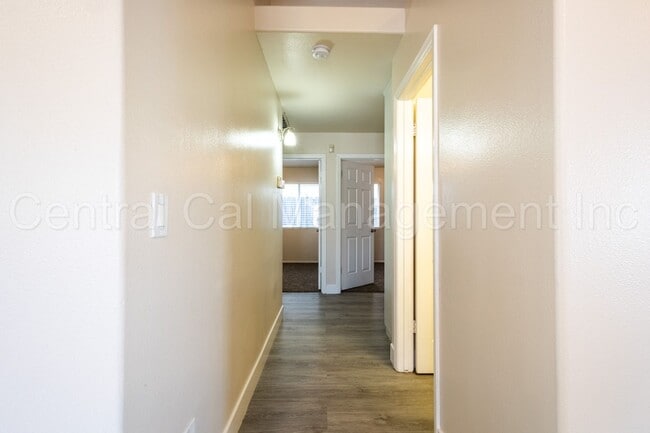 Building Photo - 3 Bedroom/2 Bath Home in the Southwest - $2295 Per Month!