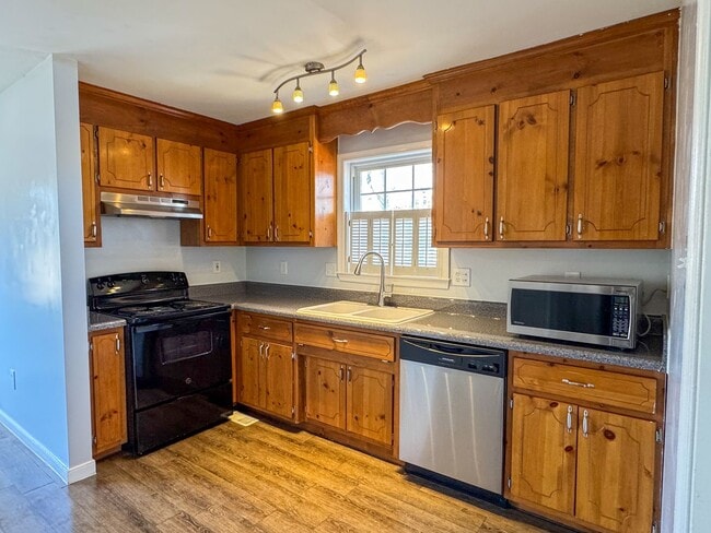 Building Photo - 24502 Lake Dr