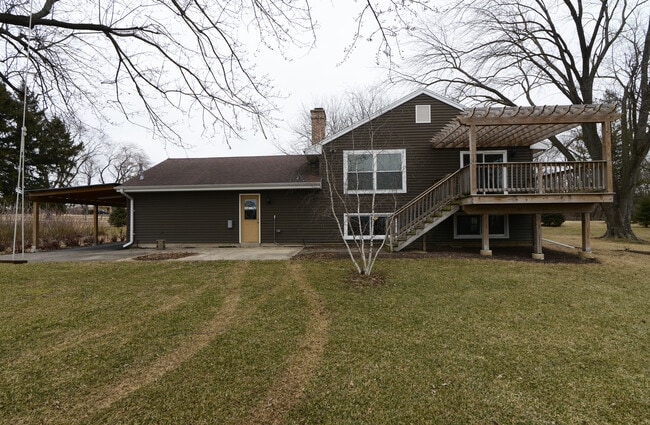 Building Photo - 1070 Center Dr