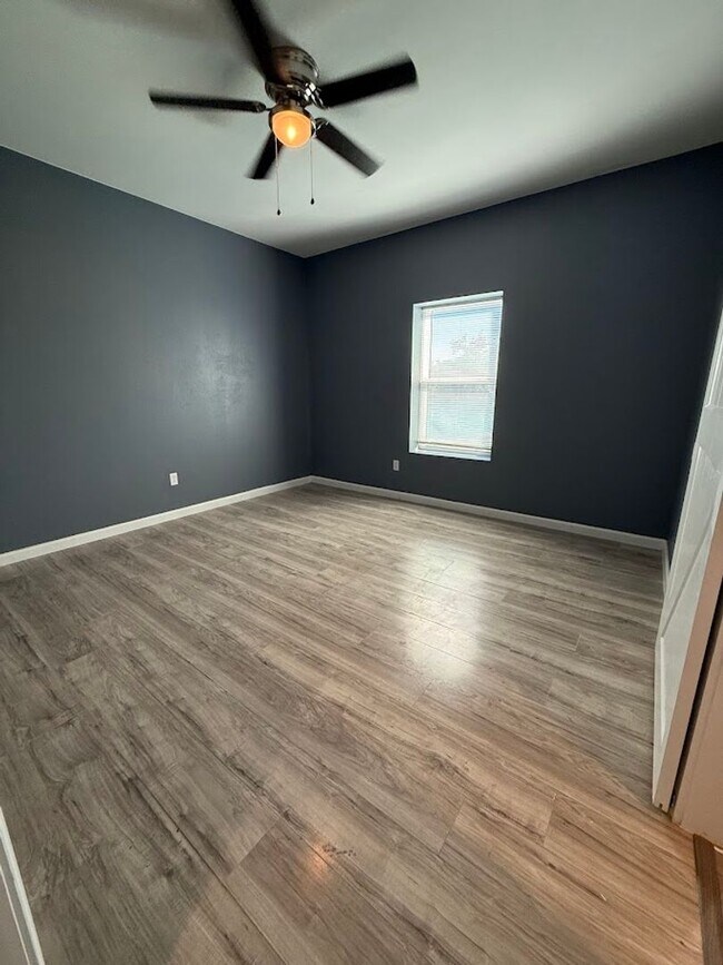 Building Photo - NEW ON MARKET