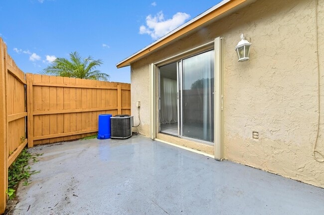 Building Photo - 12467 Westhampton Cir