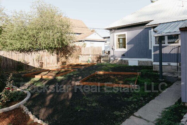 Building Photo - 1307 W Cleveland Ave