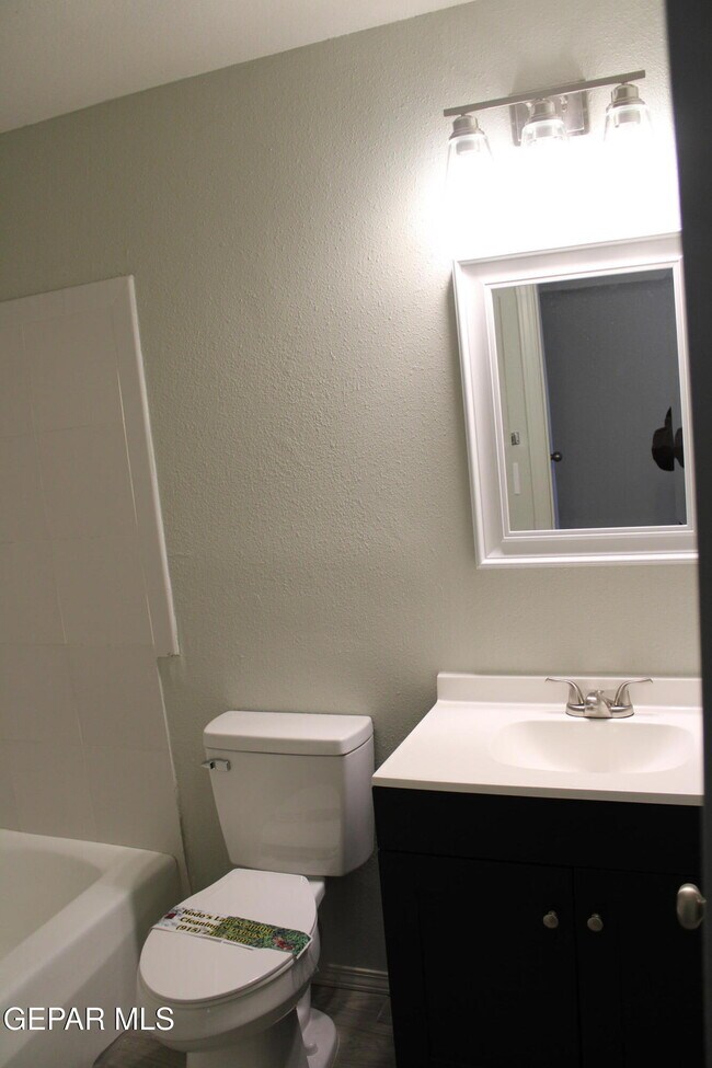 Building Photo - 10465 Omega Cir