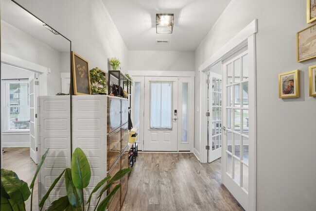 Building Photo - Welcome to this beautiful 4 Bedroom, 2.5 bathroom home nestled in a quiet community in Suffolk!