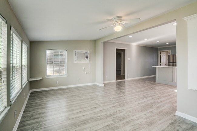 Building Photo - 9814 Airway Ln