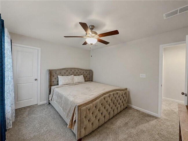 Building Photo - 45 Woodford Dr