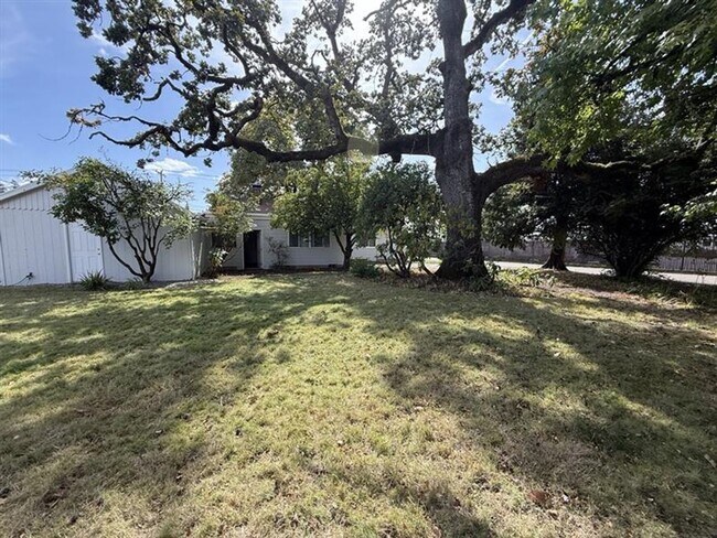 Building Photo - 4429 SE Witch Hazel Rd