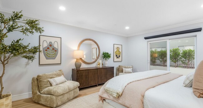 Building Photo - 1878 Greenfield Ave