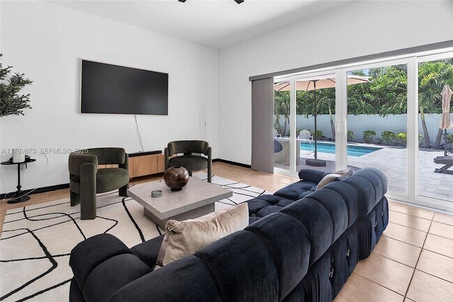 Building Photo - 660 NE 121st St