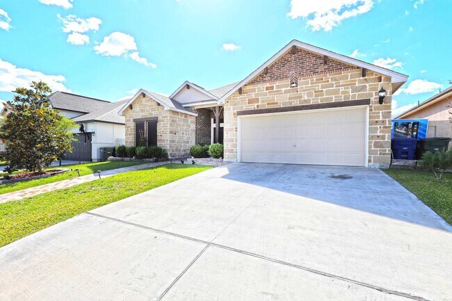 Building Photo - 318 Silverleaf Oak