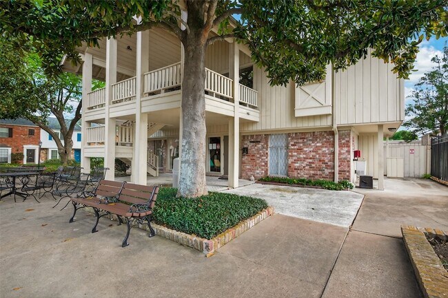 Building Photo - 6404 Burgoyne Dr.