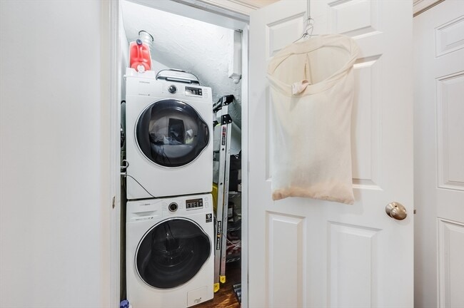 Building Photo - 110 N St