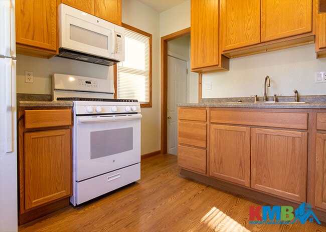 Building Photo - 839 14th St NE