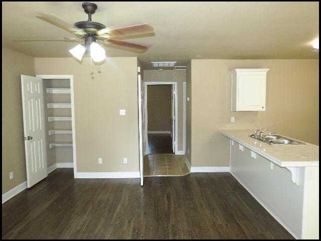 Building Photo - 262 Glenna Ln
