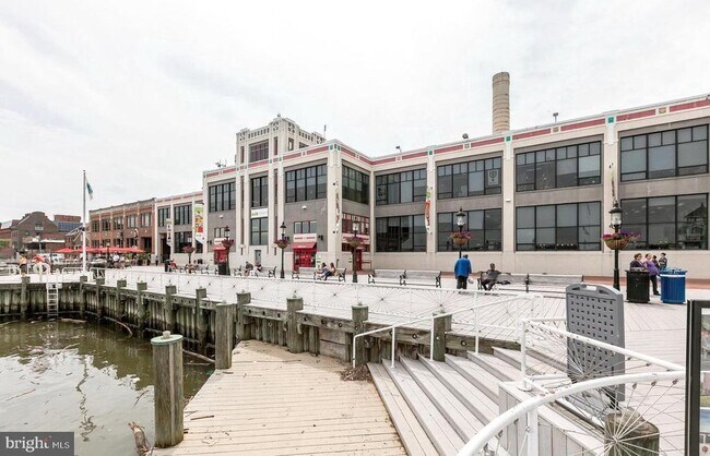 Building Photo - 1706 W Abingdon Dr