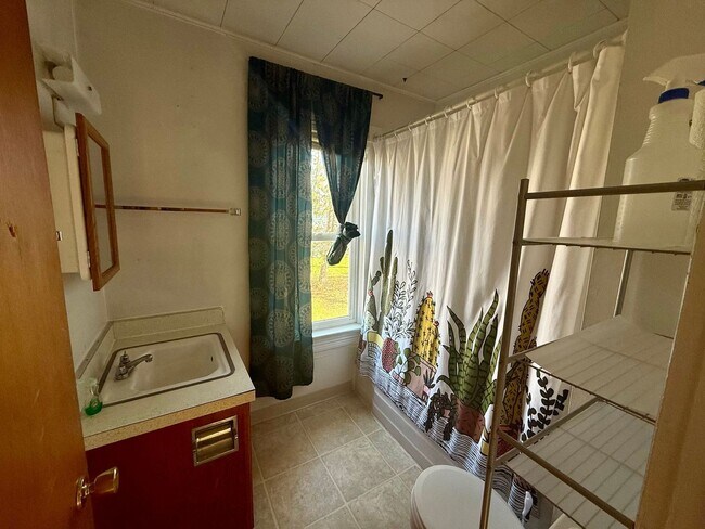 Building Photo - 110 Adrian St