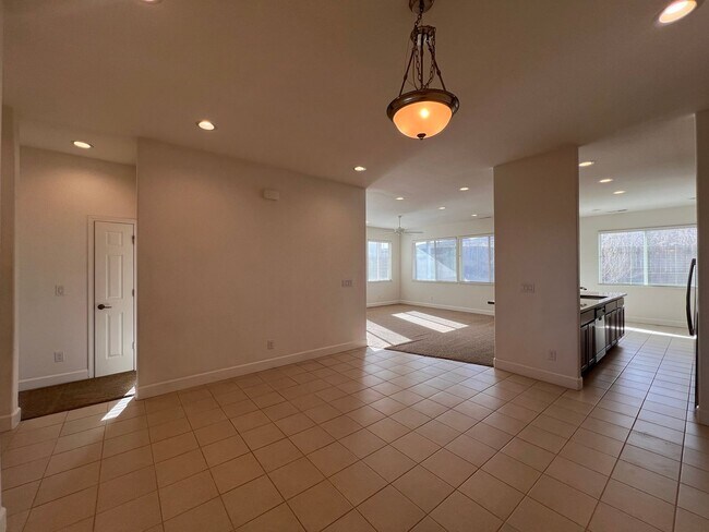 Building Photo - Spacious 3 bedroom home in Fernley