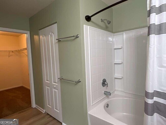 Building Photo - Act Fast on this Beautiful 4BR/2BA