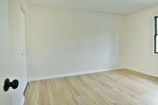 Building Photo - 460-462-462 Fowler St