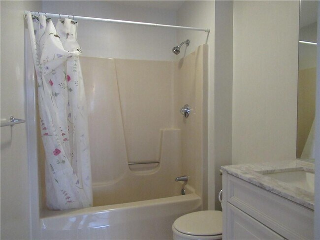 Building Photo - 40 Waterview Dr